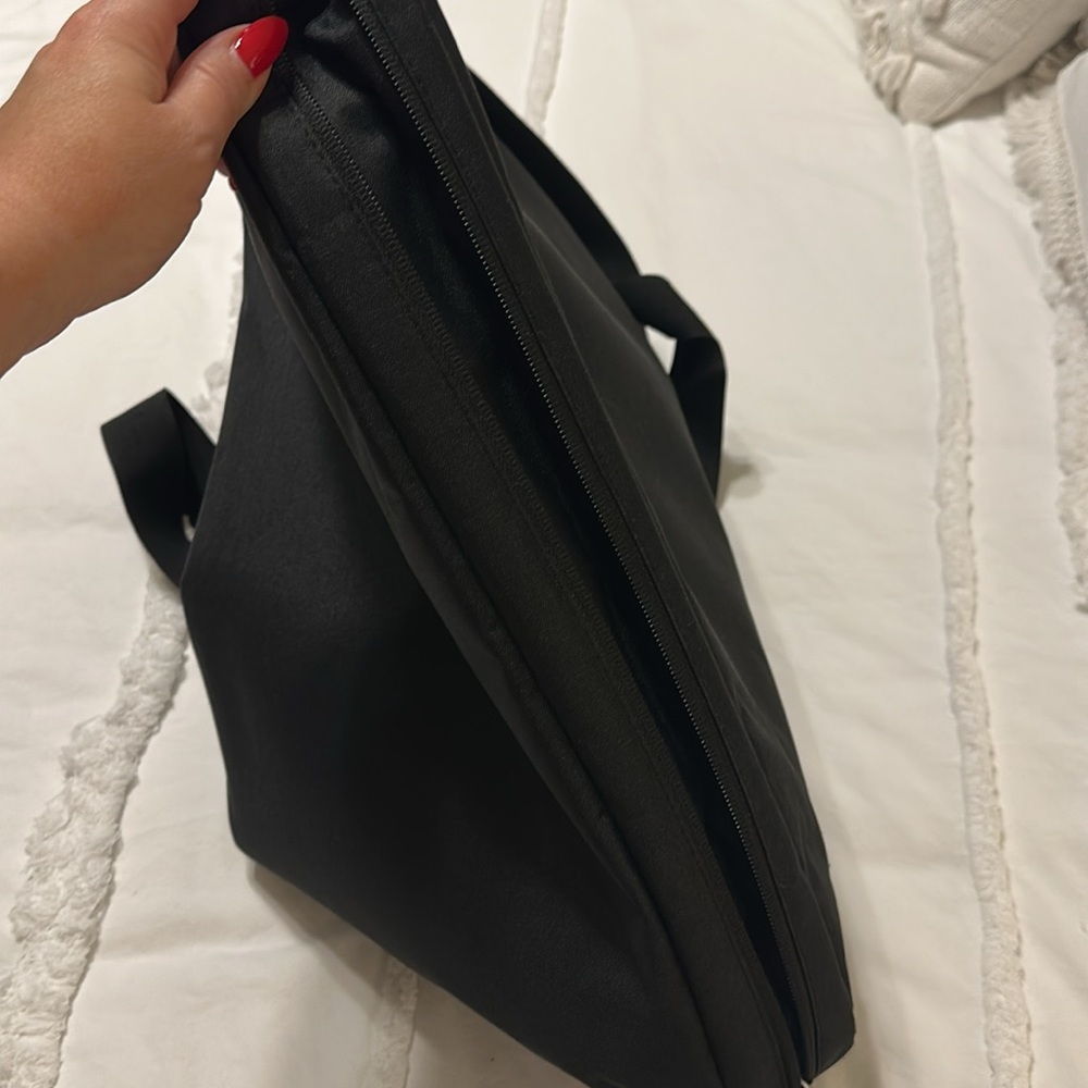 Voova laptop bag in black, EUC, measurements in pics. Front and back zip pocket - Picture 9 of 9